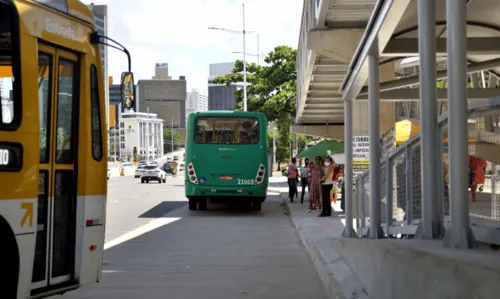 
				
					Repartições de Salvador ficam fechadas no Dia do Servidor Público; prefeitura monta esquema para segundo turno das eleições
				
				