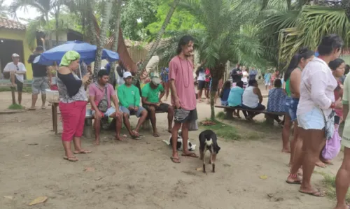 
				
					Indígenas fazem protesto por melhorias na educação e transporte em Porto Seguro
				
				