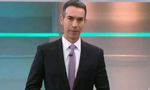 
				
					César Tralli agradece apoio do público ao retornar para TV após morte da mãe; assista
				
				