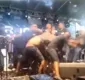 
                  Integrantes da produção das bandas Psirico e Samba Trator trocam socos em cima do palco; veja vídeo