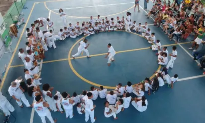 
		Projeto que ensina capoeira de graça faz evento de batizado e troca de graduações em Camaçari