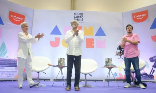 
				
					Gilberto Gil reúne multidão na Bienal do Livro e fala sobre Gal Costa: 'fez um percurso maravilhoso'
				
				