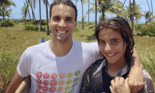 
				
					Daniel Cady reclama sobre regalia de filho com Ivete Sangalo na escola: 'Descobri que não estava pegando fila'
				
				