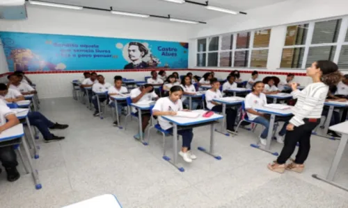 
				
					Secretaria de Educação da Bahia abre processo seletivo para professores; confira
				
				