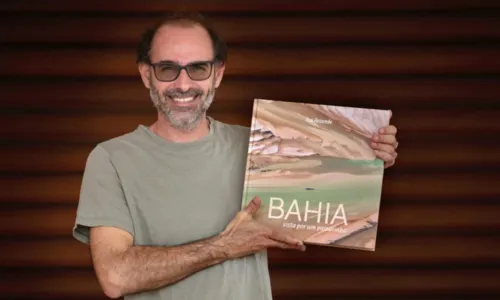 
				
					'Bahia Vista por um Passarinho': Rui Rezende lança oitavo livro em Salvador
				
				