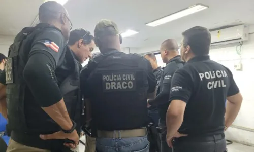 
				
					Suspeito por ataques a agências bancárias no interior da Bahia morre em confronto com policiais
				
				