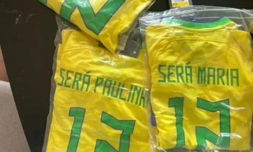 
				
					'Será Pedrinho': brasileiro compra camisa da seleção customizada e resultado inusitado viraliza
				
				