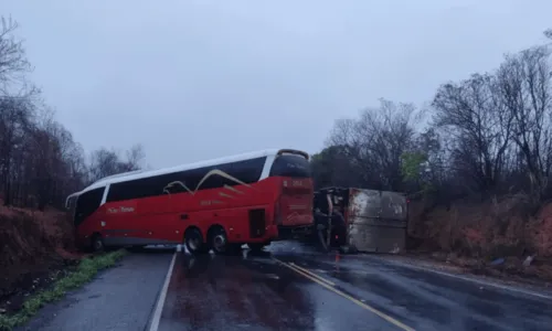 
				
					Acidente entre três carretas e ônibus deixa 10 feridos na Chapada Diamantina
				
				