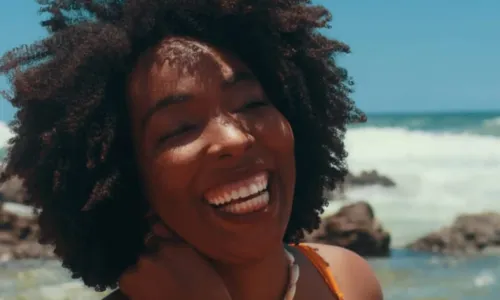 
				
					Baiana se inspira em Álbum da Copa e cria versão com personalidades negras: 'Quero que mais pessoas conheçam nossa história'
				
				