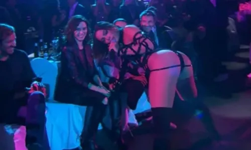 
				
					Performance sensual de Anitta para conservadores espanhóis repercute na Europa; saiba para quem funkeira dançou
				
				