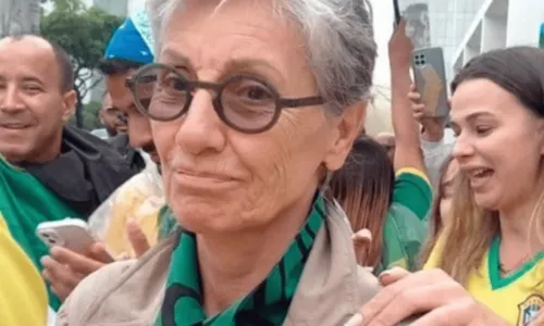 
				
					Cássia Kis participa de protesto bolsonarista no Rio de Janeiro: 'Livrai-nos do comunismo'
				
				