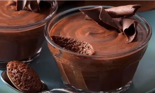
				
					Fácil e rápida: aprenda a fazer uma deliciosa sobremesa de chocolate
				
				