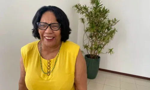 
				
					Dona Madalena brinda 60 anos do filho, Carlinhos Brown, e questiona: 'Eu pari esse gênio?'
				
				