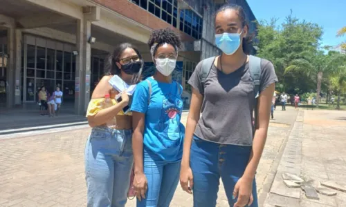 
				
					Após surgimento de nova variante da Covid-19 no Brasil, estudantes usam máscara para fazer Enem em Salvador
				
				