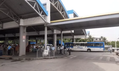 
				
					Homem é morto durante discussão dentro de ônibus em Salvador
				
				