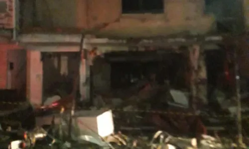 
				
					Botijão de gás explode e atinge ao menos 10 casas no bairro do Saboeiro, em Salvador
				
				