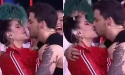 
				
					Felipe Neto e Gkay se beijam em transmissão ao vivo
				
				