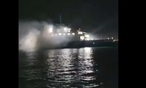 
				
					Motor falha e ferry-boat é tomado por fumaça durante travessia; veja vídeo
				
				