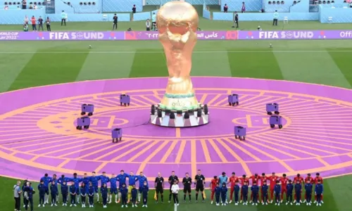 
				
					Como forma de protesto, jogadores do Irã não cantam hino nacional antes da partida contra Inglaterra
				
				