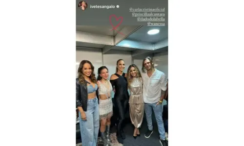 
				
					Ivete Sangalo divide palco com Wanessa e fala sobre namoro de cantora com Dado Dolabella: 'Sejam felizes'
				
				