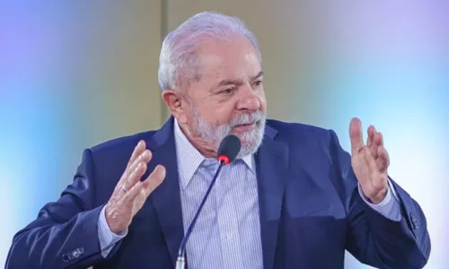 
				
					Em mensagem de Natal, Lula lembra vítimas da covid e das chuvas
				
				