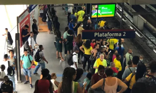 
				
					Metrô de Salvador tem lentidão após furto de cabos e passageiros relatam transtornos: 'Caos'
				
				