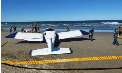 
				
					Avião monomotor faz pouso de emergência no mar em Santa Catarina
				
				
