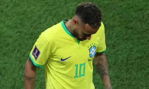 
				
					Após lesões, Neymar e Danilo não jogam mais pela Seleção na primeira fase da Copa do Mundo
				
				