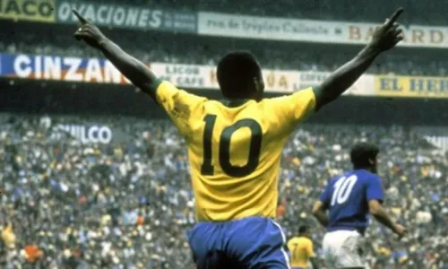 
				
					Times de futebol prestam homenagem a Pelé: 'Rei'
				
				