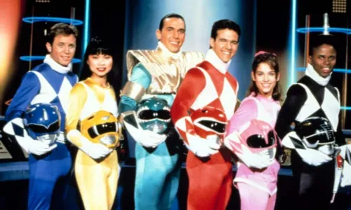 
				
					Elenco original de 'Power Rangers' faz homenagem para Jason David Frank
				
				