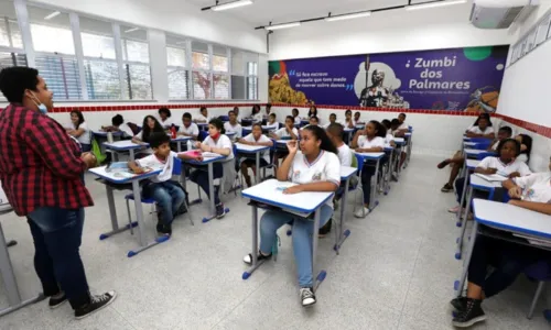 
				
					Concurso oferece 2.113 vagas para professor e coordenador pedagógico na Bahia
				
				
