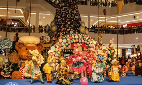 
				
					No clima do Natal: shopping de Salvador tem apresentação de corais e paradas natalinas
				
				