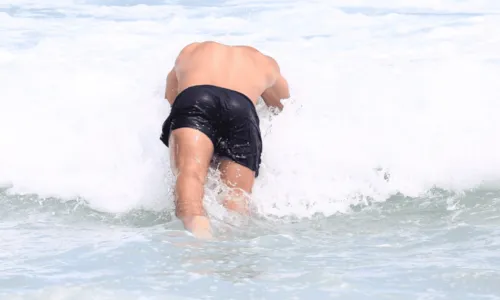 
				
					Ricky Tavares exibe corpo sarado na praia da Barra da Tijuca
				
				