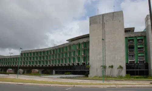 
				
					Secretaria de Educação da Bahia abre mais de 2 mil vagas para professores; veja edital
				
				