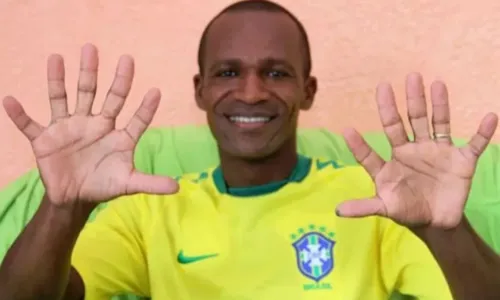 
				
					Baiano tem seis dedos em cada mão e torce para o Brasil conquistar o hexa: 'Ansioso'
				
				