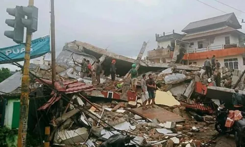 
				
					Terremoto na Indonésia deixa mais de 160 mortos e centenas de feridos
				
				