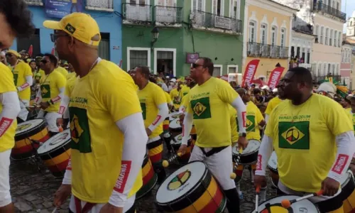 
				
					Baianos e turistas aquecem torcida pelo Brasil no Pelourinho: 'Tem que jogar bola e ser campeão'
				
				