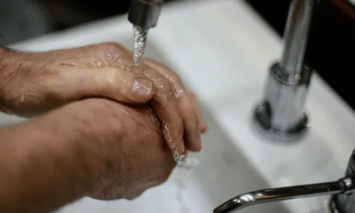 
				
					Fornecimento de água é suspenso em 32 bairros de Camaçari para serviço de manutenção
				
				