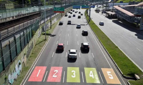 
				
					Avenida Paralela, em Salvador, tem nova sinalização de fluxo
				
				