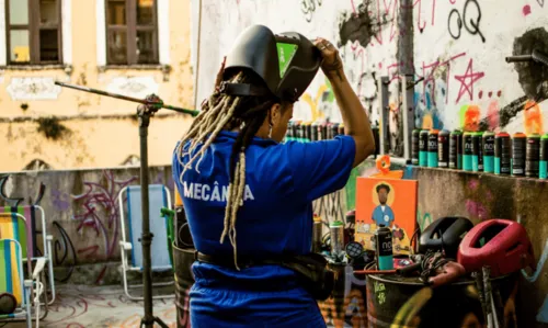 
				
					Baiana une ciclistas negras em ação de mobilidade representativa e lança capacete para cabelos crespos: 'Com nossa identidade'
				
				