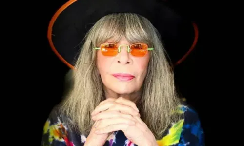 
				
					'Acho um tanto cafona', diz Rita Lee sobre título de 'Rainha do Rock'
				
				