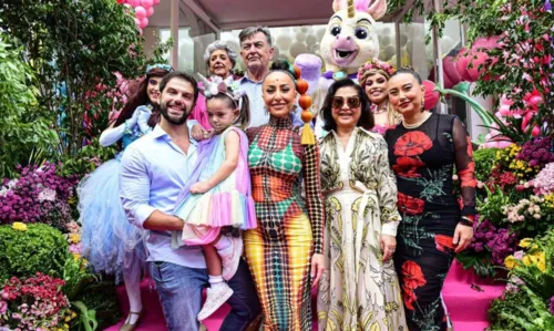 
				
					Amigos e familiares de Sabrina Sato se reúnem em festão de aniversário para a filha, Zoe; veja fotos
				
				