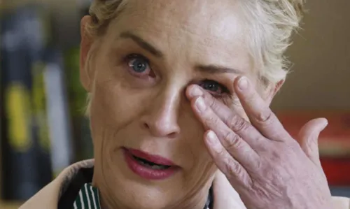 
				
					Sharon Stone descobre tumor no útero após diagnóstico errado; entenda
				
				