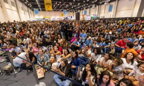 
				
					Em clima de saudade, último dia da Bienal do Livro Bahia reúne multidão e evento fecha edição com público de mais de 90 mil pessoas
				
				