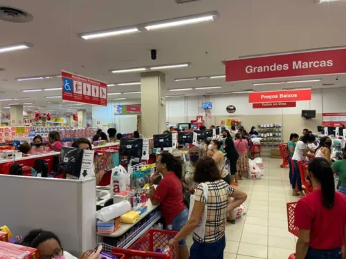 
				
					Black Friday: veja movimentação e principais promoções disponíveis hoje em Salvador
				
				