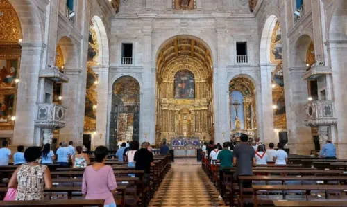 
				
					Dia dos Finados tem movimentação moderada em cemitérios e igrejas
				
				