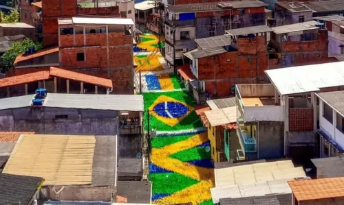 
				
					Moradores da Rua 13 voltam a enfeitar a rua em homenagem a Copa do Mundo 2022
				
				