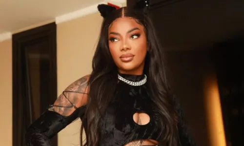 
				
					Ludmilla interrompe show e deixa palco após agressão: ‘Eu estou trabalhando’
				
				