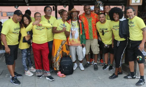 
				
					'Cabeças se enchem de liberdade': Músicos e estudantes da escola Olodum visitam o Egito
				
				