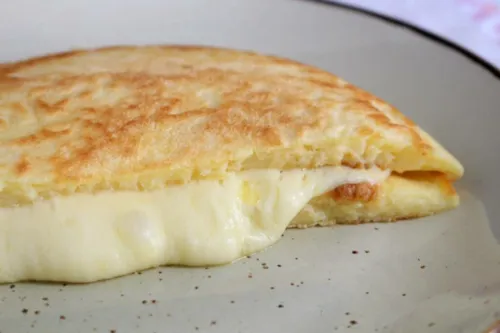 
				
					Café da manhã: aprenda a fazer pão de queijo de frigideira em 10 minutos
				
				